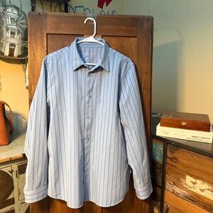 Men's Classic Fit Lulelemon Button Up